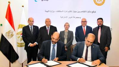 وزيرة البيئة تشهد توقيع مذكرة بين جهاز تنظيم المخلفات ومجموعة تدوير الإماراتية