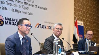 وزير الاستثمار يشارك في اجتماع مائدة مستديرة بين مصر وماليزيا 