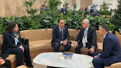 رئيس الوزراء يلتقي رئيس وزراء جمهورية أذربيجان