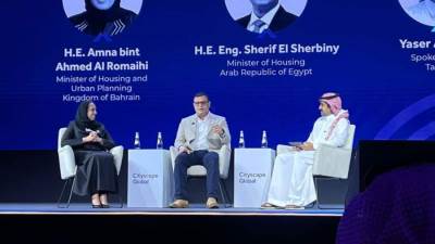 وزير الإسكان يشرح التجربة العمرانية المصرية ويعرض الفرص الاستثمارية بالمدن الجديدة