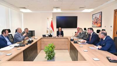 وزير الري يلتقى مجموعة من أعضاء مجلس النواب لمناقشة طلبات المواطنين
