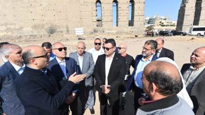 وزير الإسكان ومحافظ القاهرة يتفقدان موقف تنفيذ مشروع تطوير سور مجري العيون
