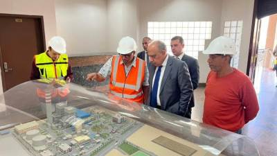 وزير الكهرباء والطاقة المتجددة يتفقد محطة توليد كهرباء التبين البخارية