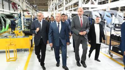 وزير الصناعة والنقل يشهد إطلاق سيارة إكسيد المنتجة في مصر
