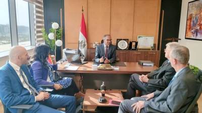 نائب وزير الإسكان يُتابع برنامج الصرف الصحي مع مسئولي بعثة البنكين الدولي والآسيوي