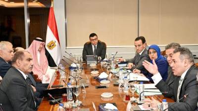 وزير الإسكان يبحث سبل التعاون مع مستثمر سعودي