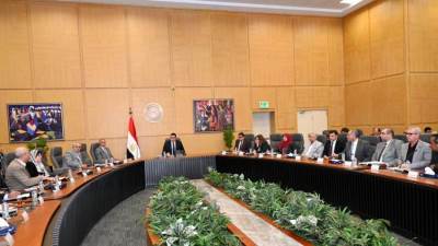 وزير الإسكان يتابع موقف تنفيذ وحدات سكن لكل المصريين بالمدن الجديدة