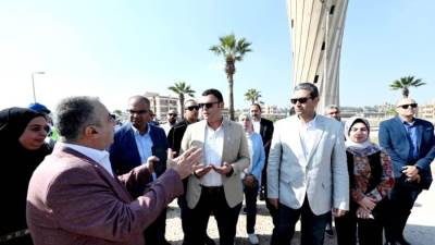 وزير الإسكان ومحافظ دمياط يتفقدان سير العمل بمحطة معالجة صرف رأس البر