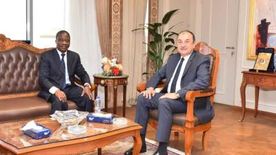 وزير قطاع الأعمال يبحث مع سفير كوت ديفوار بالقاهرة فرص تعزيز التعاون