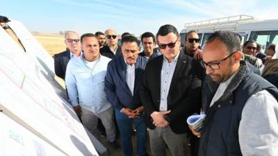 وزير الإسكان ومحافظ مطروح يتفقدان موقف أعمال الطرق بمنطقة "شمس الحكمة"