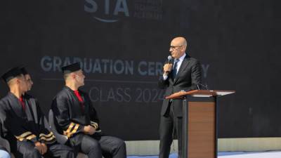 وزير التربية والتعليم يشهد حفل تكريم خريجي أكاديمية السويدي الفنية 