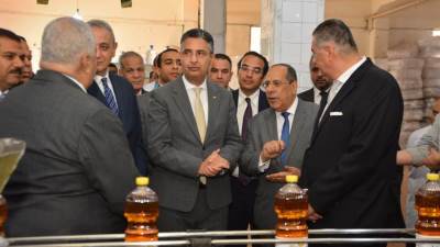 وزير التموين ومحافظ الغربية يتفقدان شركة طنطا للزيوت والصابون والمياه الطبيعية