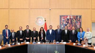 وزراء الإسكان والتنمية المحلية والشئون النيابية ومحافظ بورسعيد يبحثون مقترحات تنفيذ مشروعات سكنية للأهالي