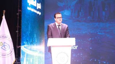 نائب رئيس مجلس الوزراء يستعرض جهود الدولة الصحية