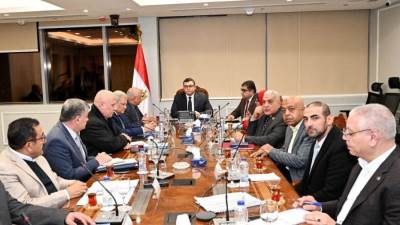 وزير الإسكان يستعرض والإجراءات التصحيحية اللازمة لمحطة صرف صحى رأس البر بدمياط