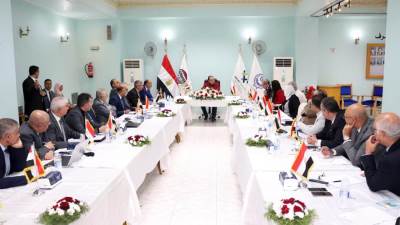 وزير قطاع الأعمال العام يستعرض مؤشرات أداء شركات الأدوية