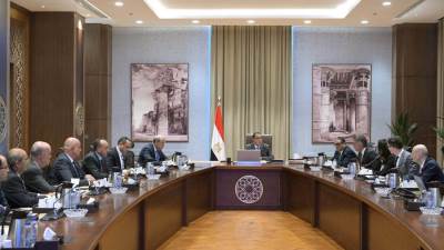 رئيس الوزراء يتابع إدارة وتشغيل المطارات مع مسئولي تحالف مصري – فرنسي