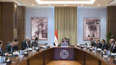 رئيس الوزراء يتابع توفير الاحتياجات المالية لسداد مستحقات شركات الأدوية