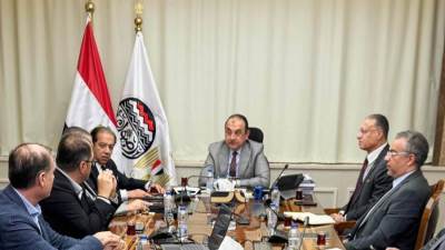 وزير قطاع الأعمال العام يلتقي وفدا من شركة "IGSAS" التركية