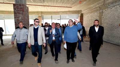 وزير الإسكان يتفقد المنتجع الجبلى ومركز الزوار بموقع التجلى الأعظم