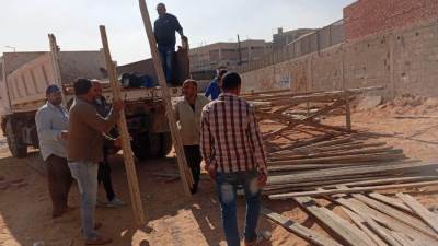 حملات لإزالة الإشغالات وغلق الأنشطة المخالفة بالسادات و15 مايو والعاشر من رمضان