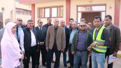 نائب رئيس المجتمعات العمرانية يتفقد محطتي مياه شرب وصرف صحي وطرق بالسادات