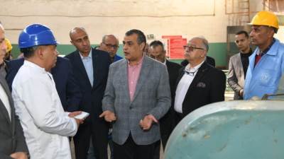 وزير الدولة للإنتاج الحربي يتفقد شركة حلوان للصناعات الهندسية لمتابعة سير العمل
