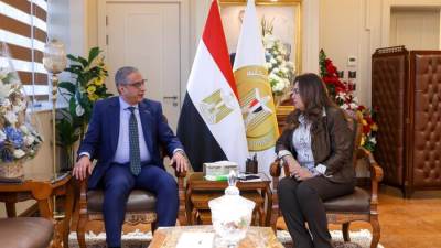 وزيرة التنمية المحلية تتابع مع محافظ الفيوم جهود تنفيذ المبادرة الرئاسية بداية