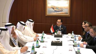 رئيس الوزراء يلتقي وفد رجال أعمال غرفة التجارة والصناعة القطرية