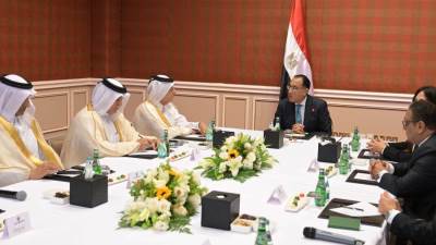رئيس الوزراء يلتقي وفد رابطة رجال الأعمال القطريين