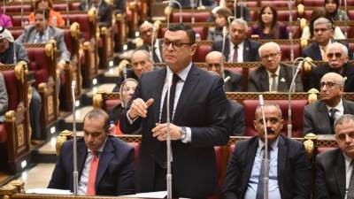 وزير الإسكان يشارك في الجلسة العامة لمجلس الشيوخ