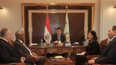 وزير الزراعة يبحث بحث المشروعات الزراعية المشتركة مع المدير الاقليمي للايفاد