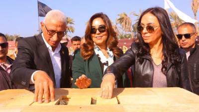 وزيرتا التضامن والتنمية المحلية تضعان حجر أساس إنشاء سوق مركزي وأرض معارض بالعريش