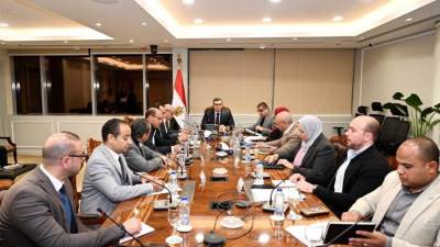 الشربيني يتابع موقف تشغيل مشروع ممشى أهل مصر وتطوير أرض مطار إمبابة