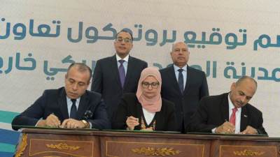 مدبولي يشهد توقيع بروتوكول بين هيئة التنمية الصناعية وهيئة الاستثمار والتمثيل التجاري