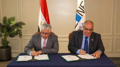 اقتصادية قناة السويس توقع اتفاقية تعاون مع "تروسيف في مجال مكافحة التلوث البحري