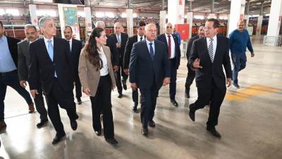 وزير الصناعة يفتتح خط إنتاج اكشاك الكهرباء المدمجة المخصصة للتصدير بمصنع شركة ABB