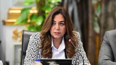 وزيرة التنمية المحلية تتلقى تقريراً حول جهود قطاع التفتيش وتقويم الأداء بالوزارة