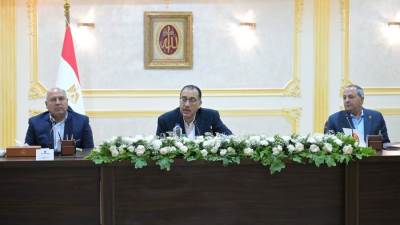 رئيس الوزراء يلتقي نواب مجلسي النواب والشيوخ ببورسعيد