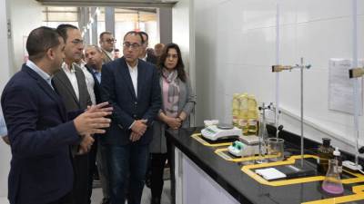 رئيس الوزراء يتفقد مصنع "آل فليه" للصناعات الغذائية