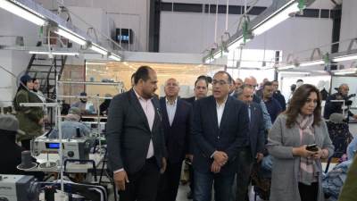 رئيس الوزراء يتفقد مصنع "مارفل كلوزنج" للملابس الجاهزة