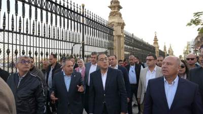 رئيس الوزراء يتفقد أعمال تطوير الممشى السياحي بمدينة بورسعيد "شارع فلسطين"