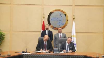 وزير النقل يشهد توقيع إتفاق لإنشاء مشروع لتخريد السفن بميناء دمياط