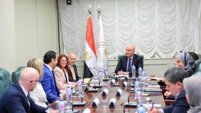 وزير التعليم يبحث مع مسئولي هيئة كامبريدج سبل تعزيز التعاون