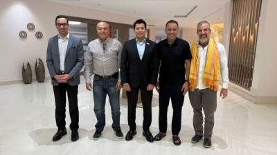 وزير الشباب والرياضة يلتقي نائب رئيس الاتحاد الإفريقي لكرة القدم