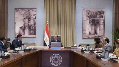 رئيس الوزراء يتابع مع وزير الإسكان ملفات عمل الوزارة