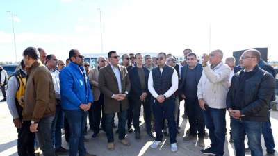 وزير الإسكان يتفقد سير العمل بمشروع البحيرة بـ نيو مارينا ومارينا 8