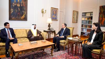 وزير الخارجية والهجرة يستقبل رئيس البرلمان العربي