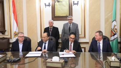 وزير التعليم العالي يشهد توقيع مذكرة بين جامعة القاهرة ومختبر خلايا السرطان بجامعة أكسفورد