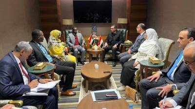 وزير الإسكان يعرض التجربة العمرانية المصرية على نظيره السوداني